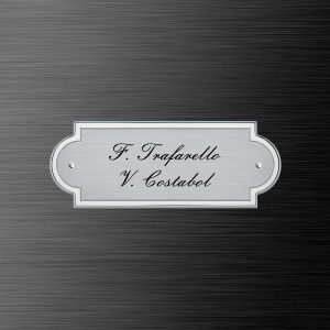 Targa sagomata alluminio satinato bordo lucido verniciato